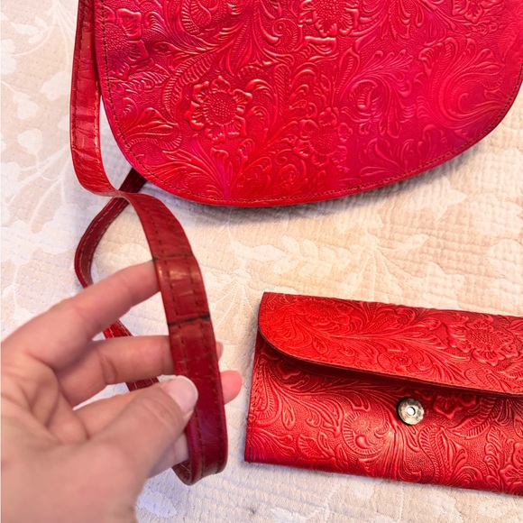Red Embossed Leather Crossbody Bag and Wallet Set - Picture 9 of 11